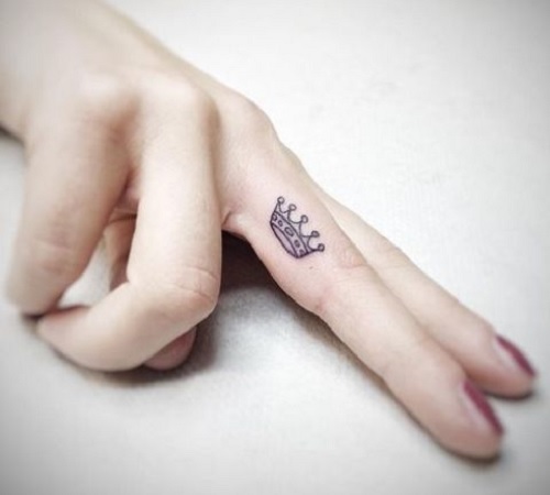 Queen’s crown tattoo on a finger